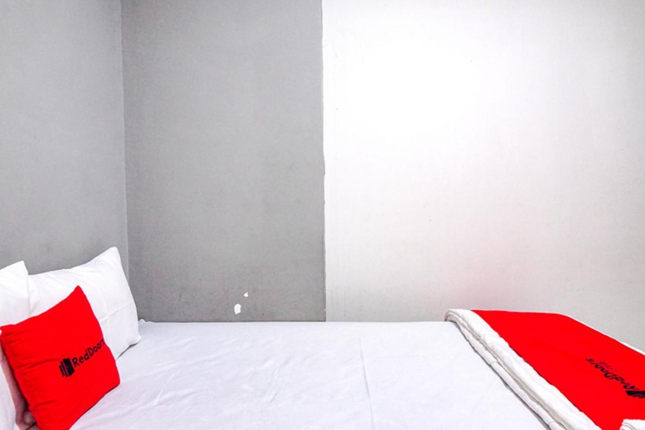 Reddoorz @ Citraland Surabaya Hotel Eksteriør billede
