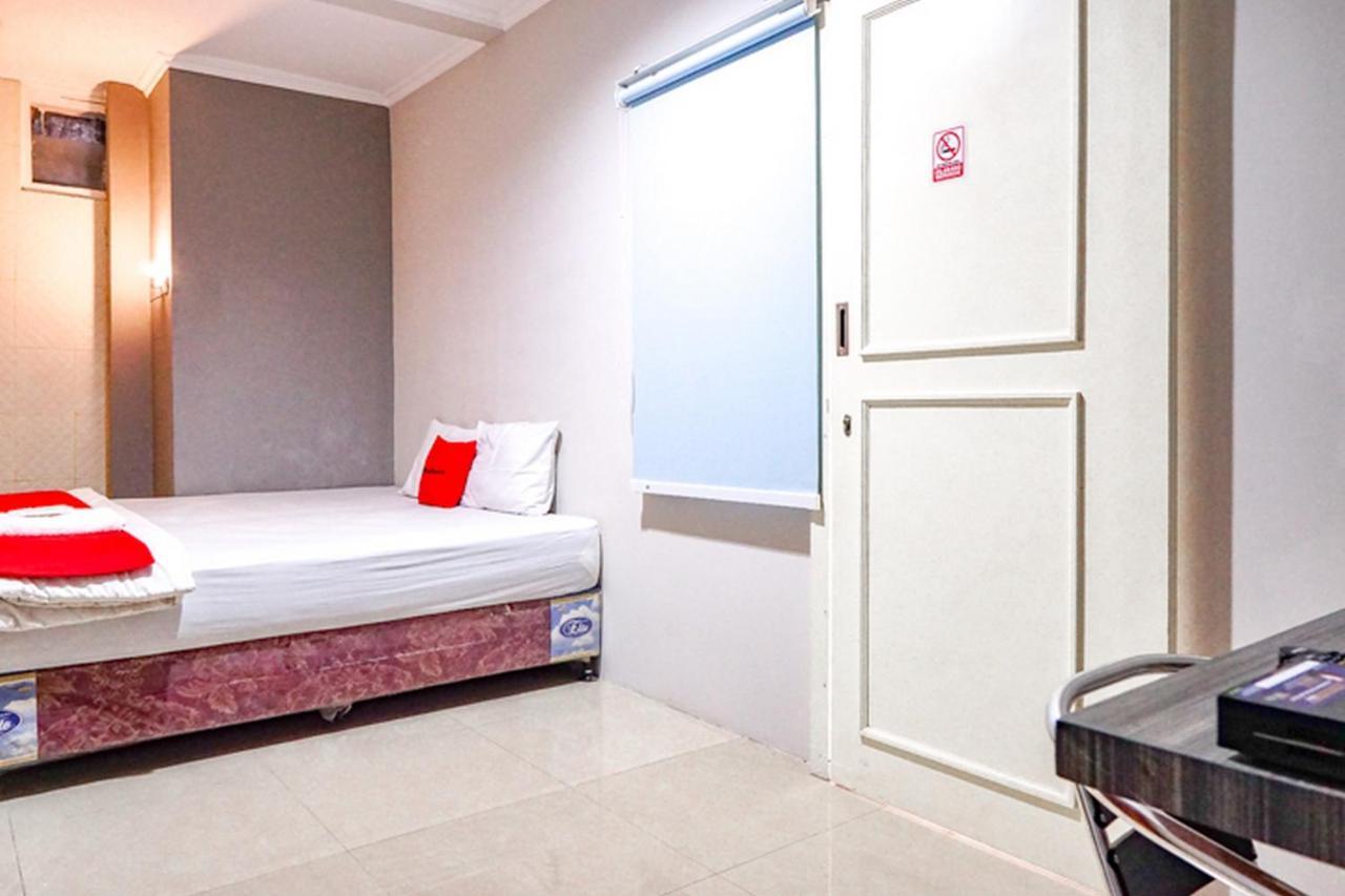 Reddoorz @ Citraland Surabaya Hotel Eksteriør billede